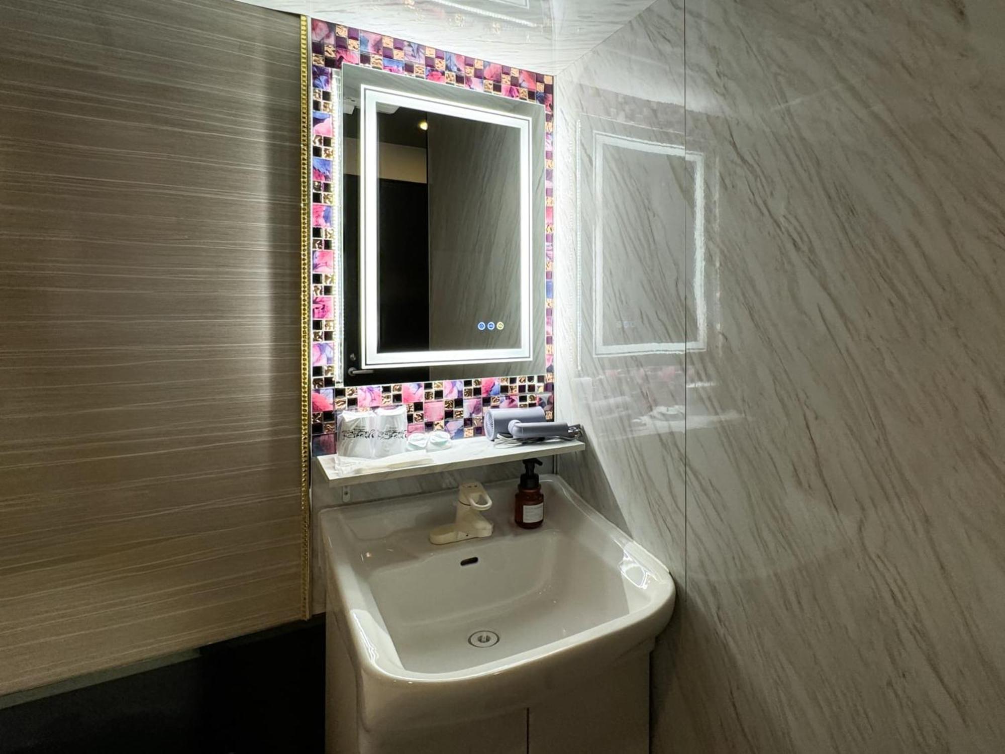 Hotel Amethyst Tokyo Exterior photo